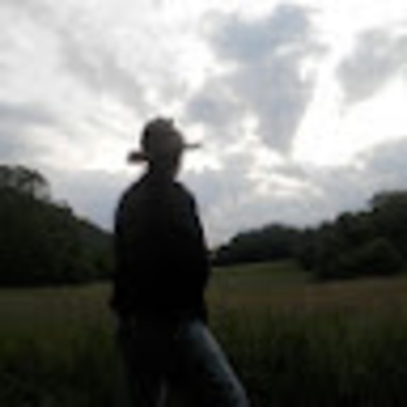 Meet your Posher, Emily - Picture 1 of 1